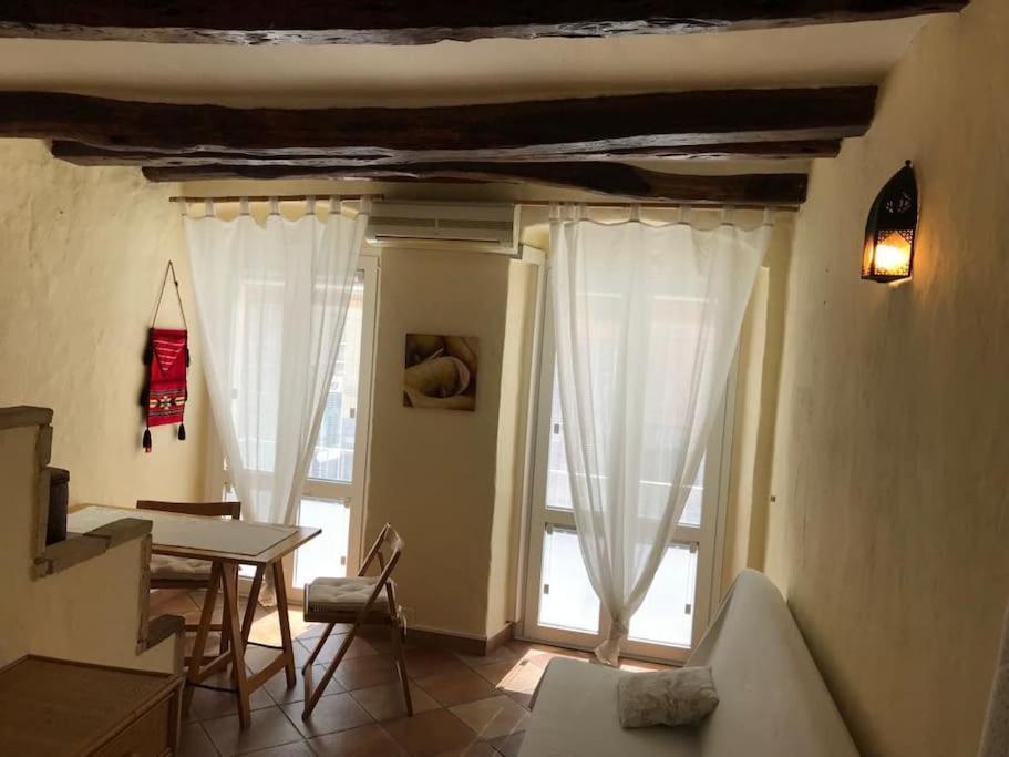 Lo Sguardo Sul Corso - Appartamento Intero Cagliari Exteriör bild